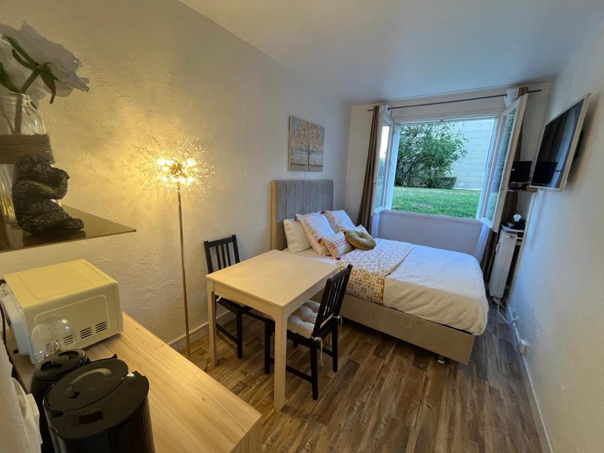 Studio Situe A 5 Min Du Chateau De Versailles Et Stationnement Gratuit מראה חיצוני תמונה