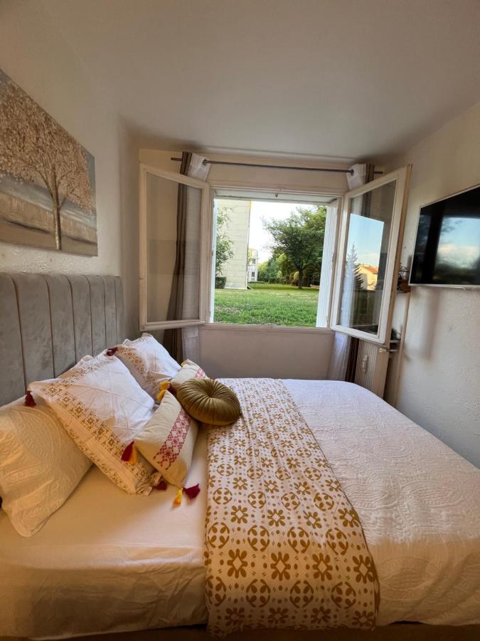Studio Situe A 5 Min Du Chateau De Versailles Et Stationnement Gratuit מראה חיצוני תמונה